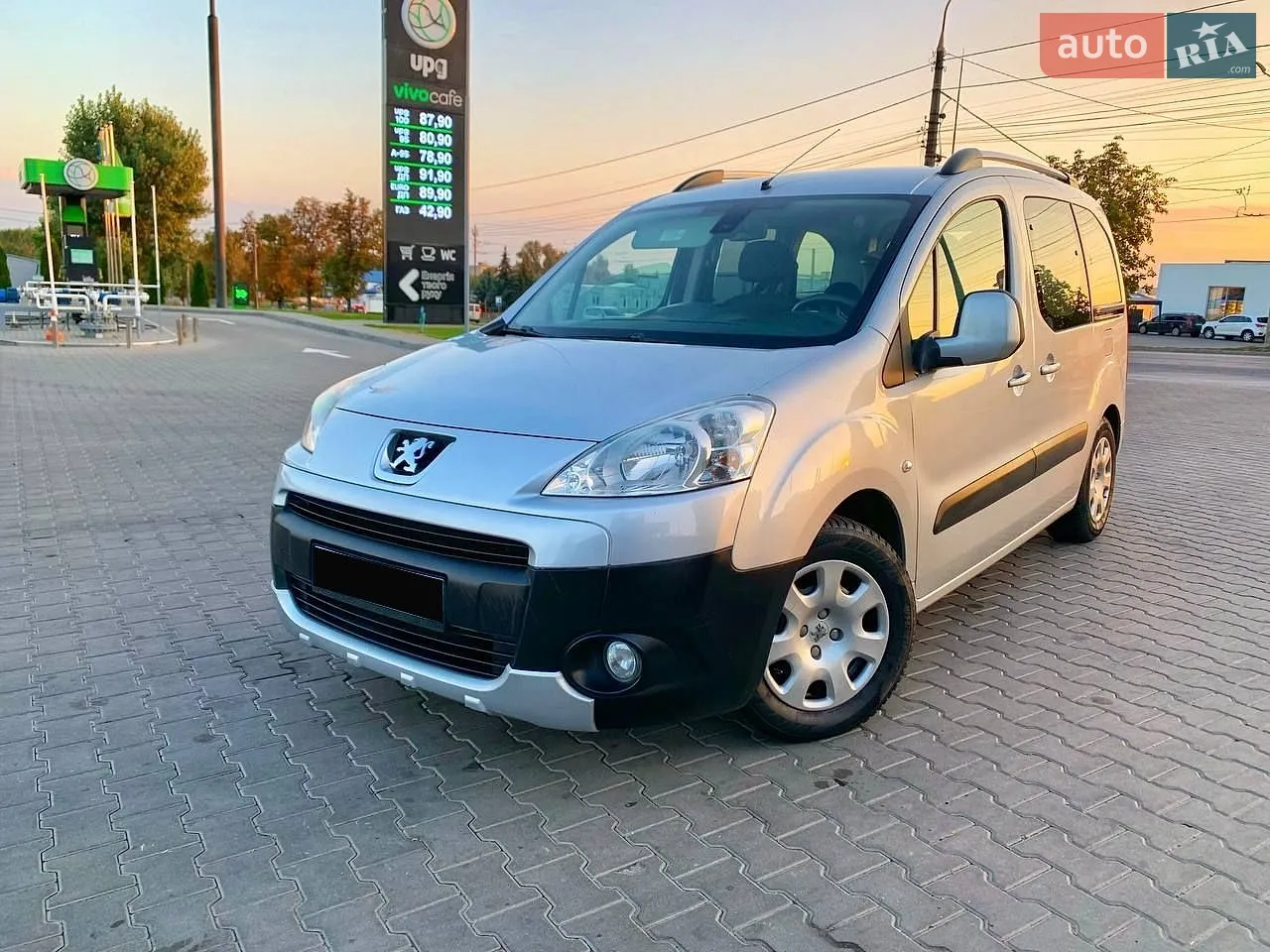 2010 Peugeot Partner - мініатюра 10