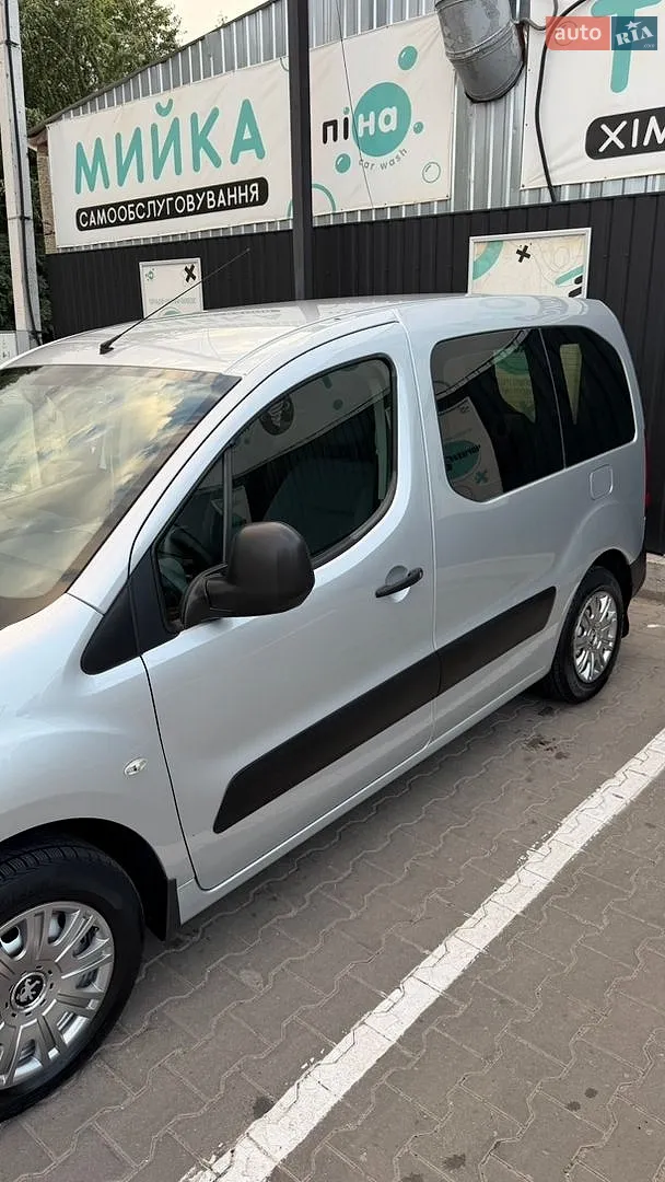 2011 Peugeot Partner - мініатюра 3