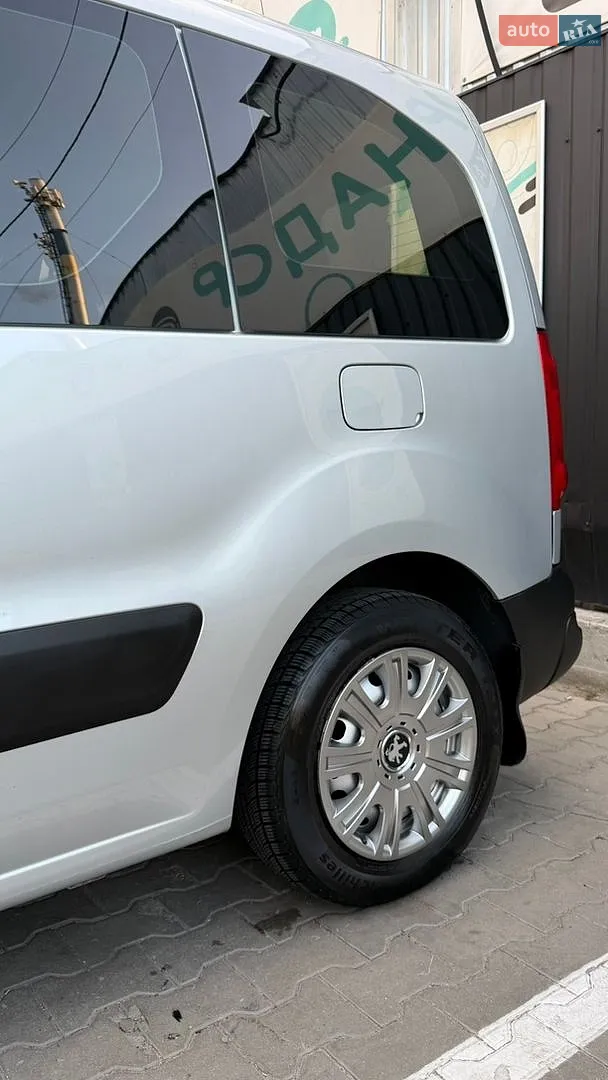 2011 Peugeot Partner - мініатюра 11