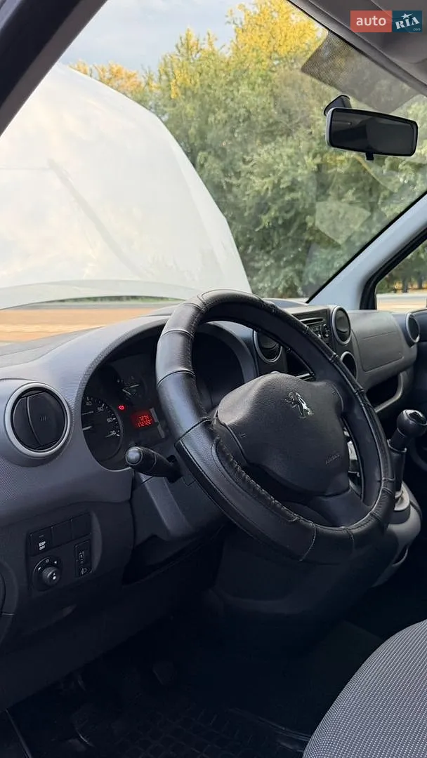 2011 Peugeot Partner - мініатюра 25