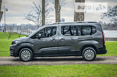 Минивэн Peugeot Rifter 2018 в 