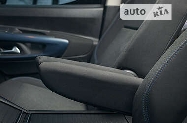 Минивэн Peugeot Rifter 2018 в 