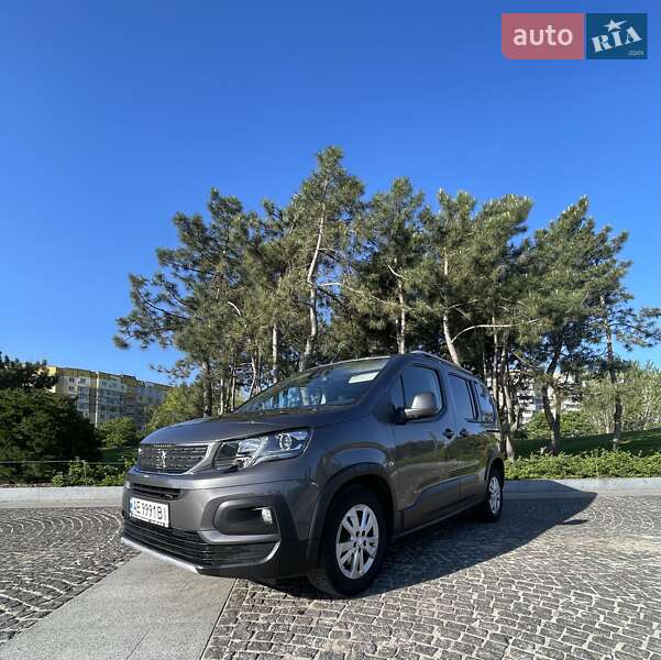 Минивэн Peugeot Rifter 2019 в 
