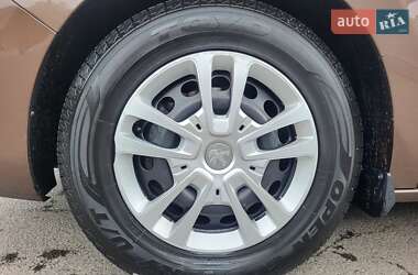 Минивэн Peugeot Traveller 2017 в 