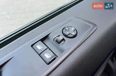 Минивэн Peugeot Traveller 2020 в 