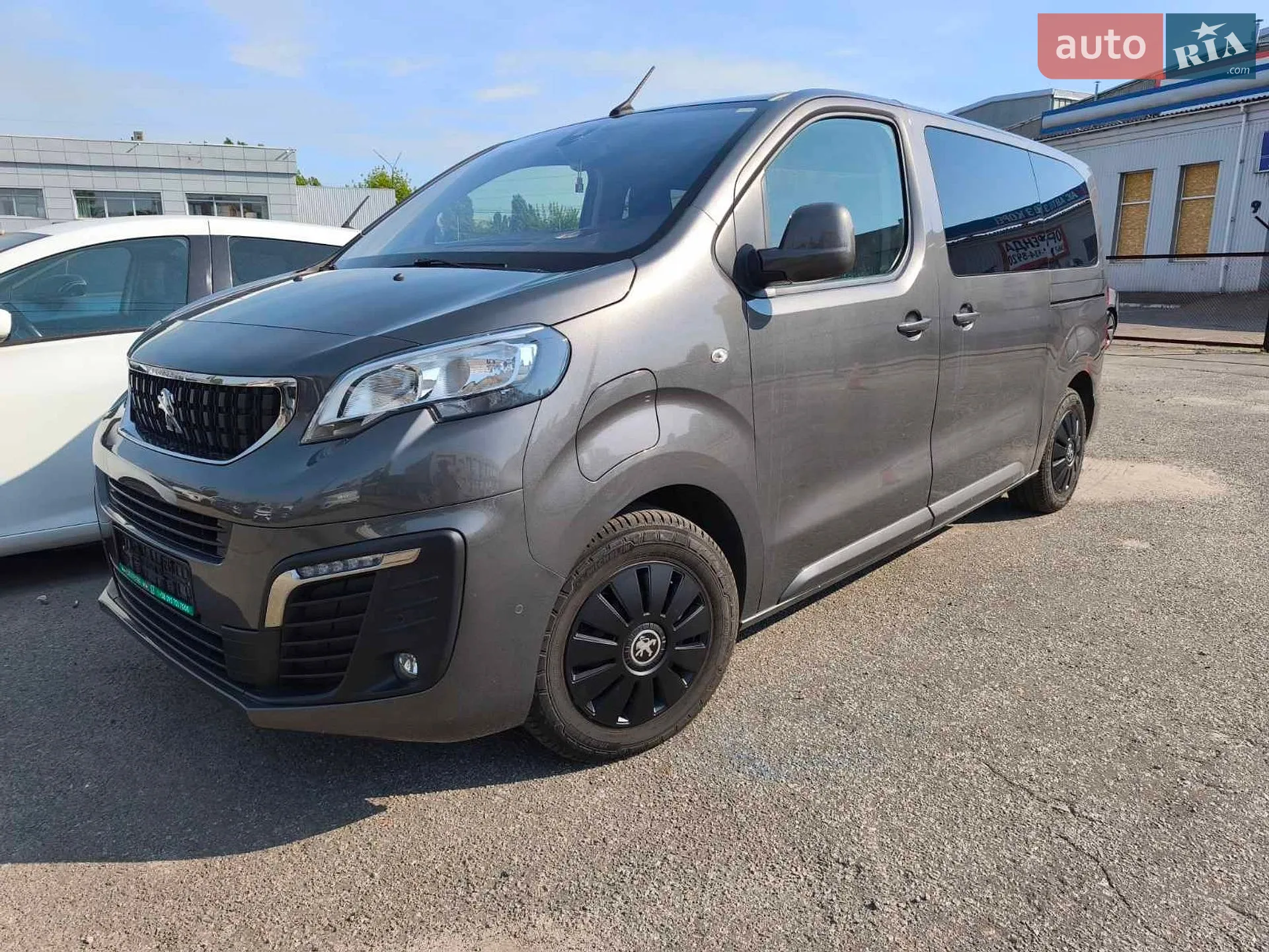 Peugeot Traveller 2021