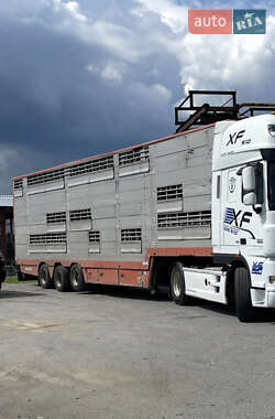 Для перевозки животных - полуприцеп Pezzaioli SBA 2004 в Казатине