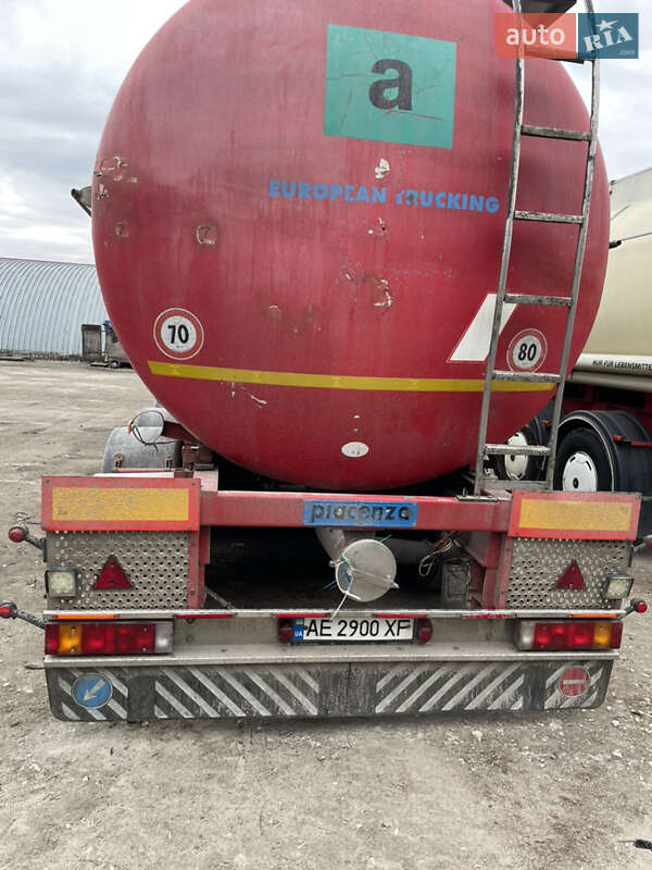 Цистерна напівпричіп Piacenza S36 1998 в Дніпрі