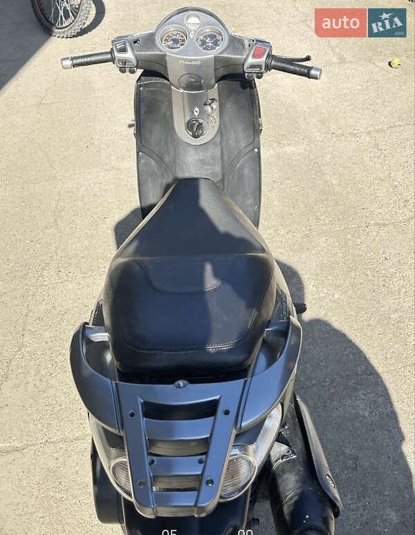 Скутер Piaggio Carnaby 200 2009 в Снятині