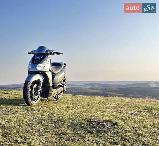 Скутер Piaggio Carnaby 200 2009 в 