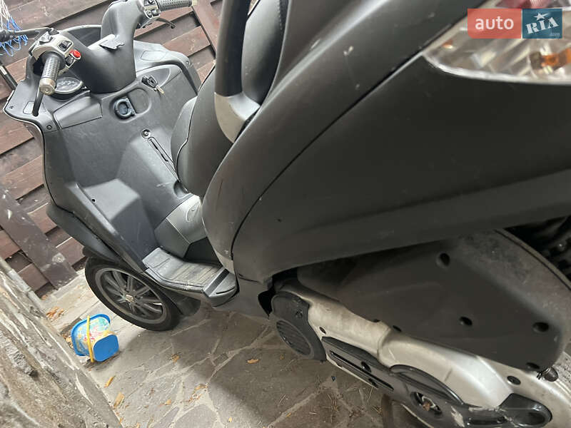 Скутер Piaggio MP3 2009 в Киеве фото 4 Скутер Piaggio MP3 2009 в Киеве