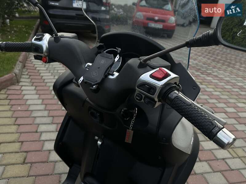 Макси-скутер Piaggio MP3 2008 в Самборе