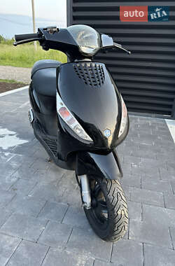 Мопеди Piaggio Zip 2009 в Снятині