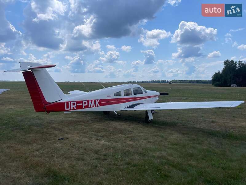 Самолёт Piper Arrow 1979 в 