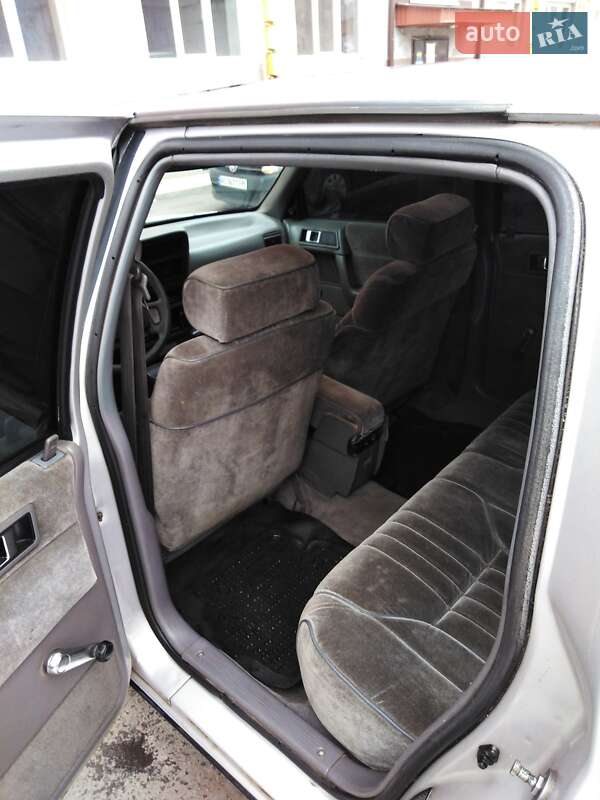 Седан Plymouth Acclaim 1990 в Мукачево