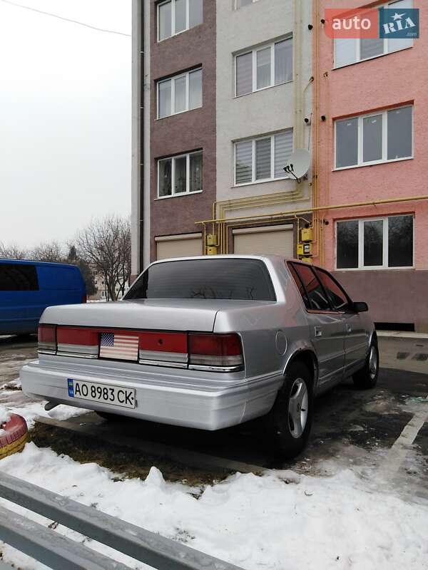 Седан Plymouth Acclaim 1990 в Мукачево