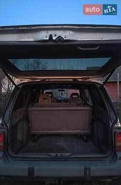 Минивэн Plymouth Voyager 1993 в 