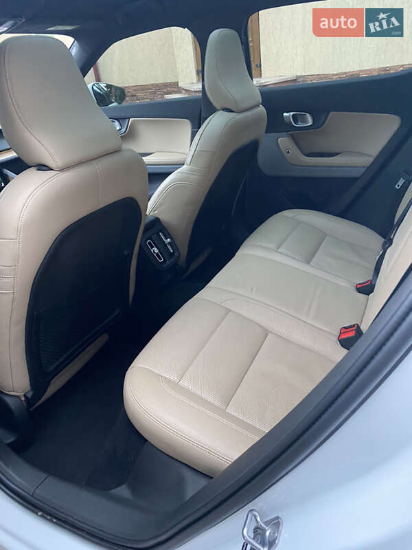 Седан Polestar 2 2020 в Львове