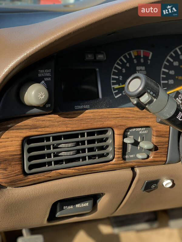 Седан Pontiac Bonneville 1993 в Ковеле