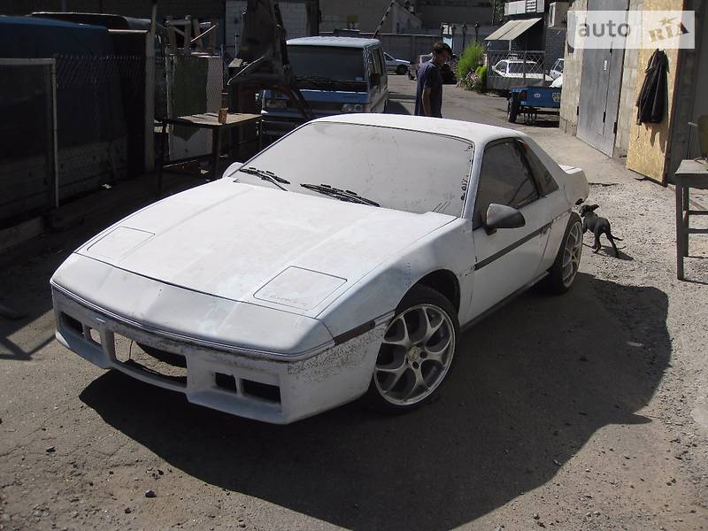 Pontiac Fiero 1984 року