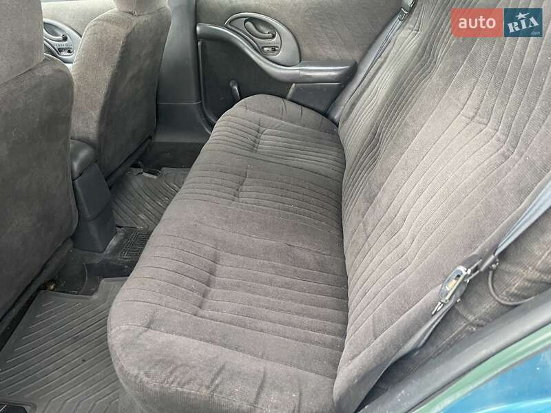 Седан Pontiac Grand AM 1993 в Остер