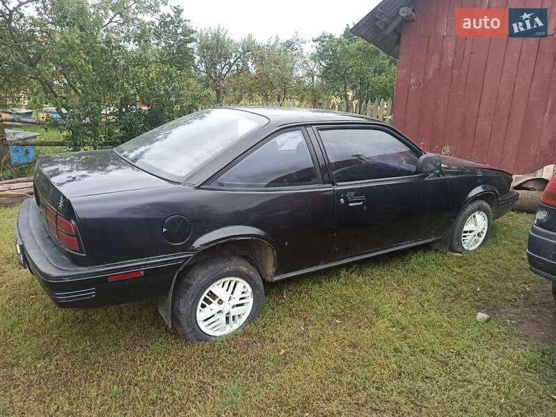 Купе Pontiac Sunbird 1990 в Надворной