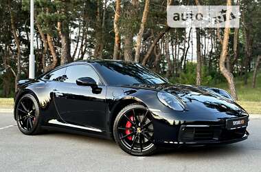 Купе Porsche 911 2021 в 