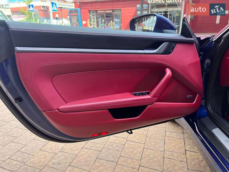 Купе Porsche 911 2022 в Львове