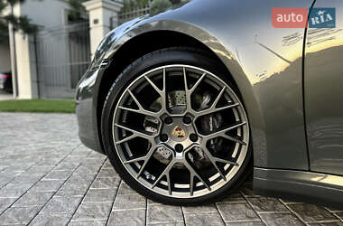 Купе Porsche 911 2019 в 