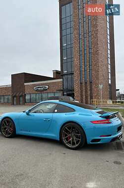 Купе Porsche 911 2016 в 