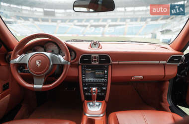 Купе Porsche 911 2010 в 
