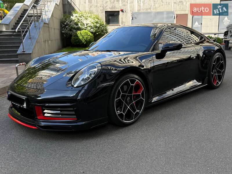 Купе Porsche 911 2020 в 