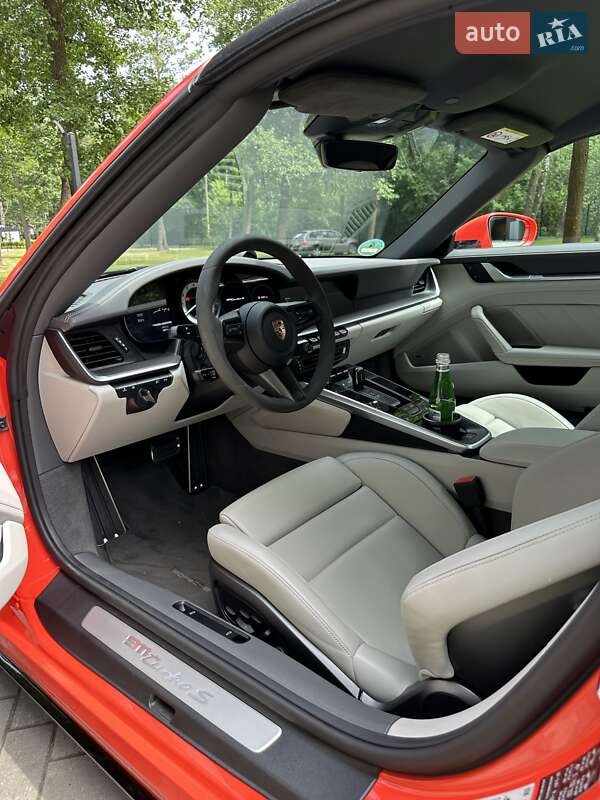 Кабріолет Porsche 911 2022 в Києві фото 20 Кабріолет Porsche 911 2022 в Києві