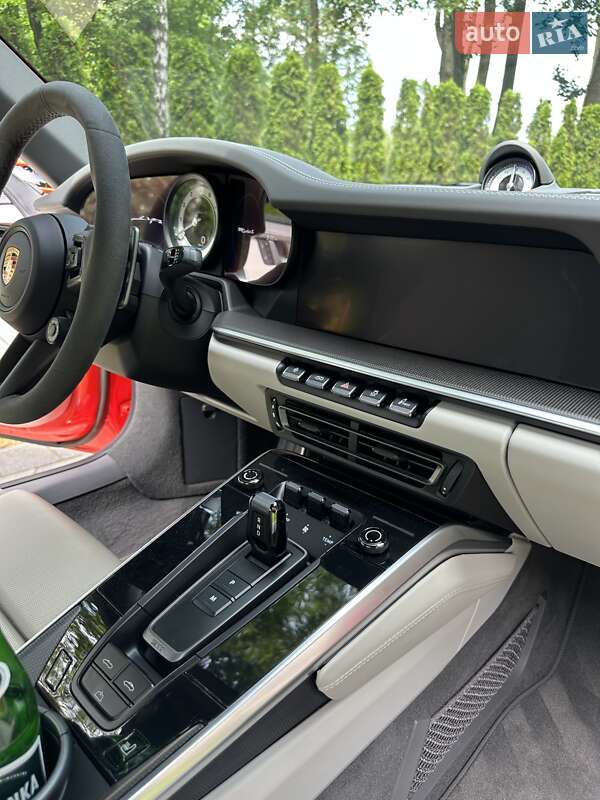 Кабріолет Porsche 911 2022 в Києві фото 26 Кабріолет Porsche 911 2022 в Києві