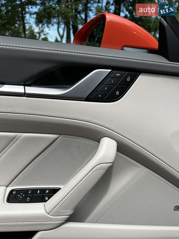 Кабріолет Porsche 911 2022 в Києві фото 27 Кабріолет Porsche 911 2022 в Києві