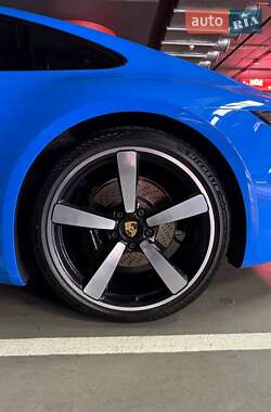 Купе Porsche 911 2021 в 