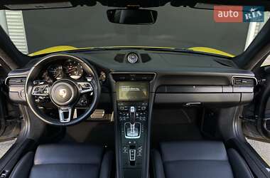 Купе Porsche 911 2017 в 