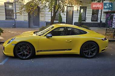 Купе Porsche 911 2018 в 