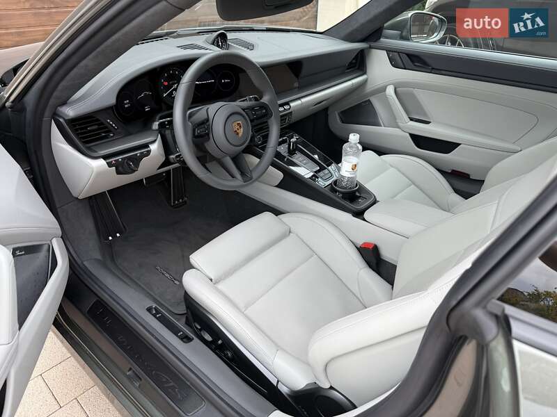Купе Porsche 911 2023 в Львове