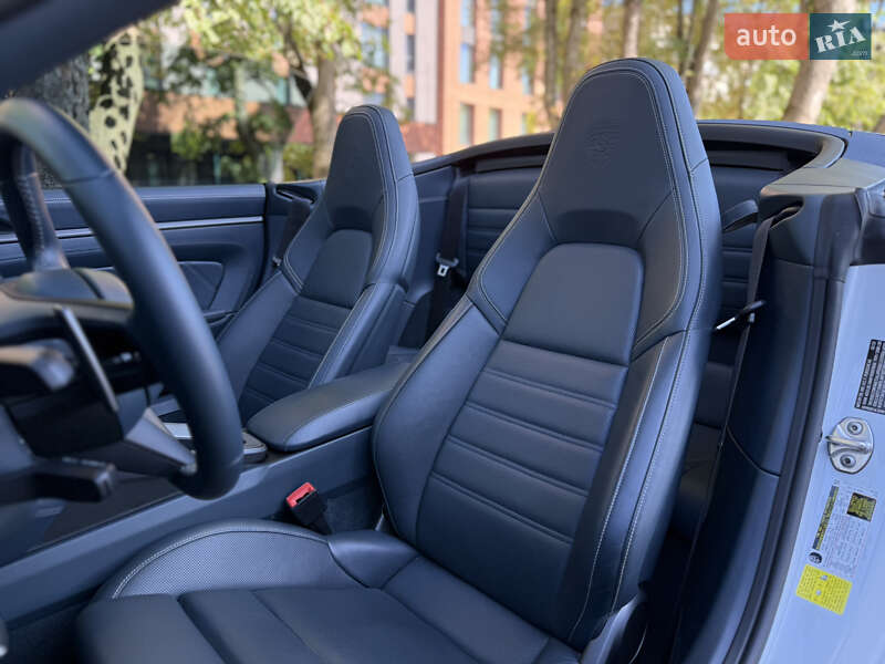 Кабриолет Porsche 911 2022 в Львове