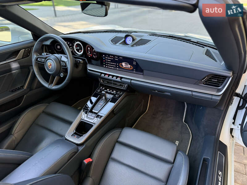 Кабриолет Porsche 911 2022 в Львове