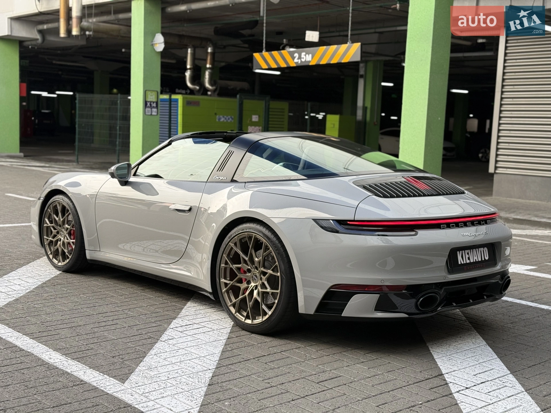 2023 Porsche 911 - мініатюра 10