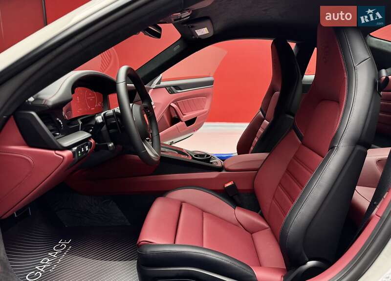 Купе Porsche 911 2025 в Києві фото 24 Купе Porsche 911 2025 в Києві