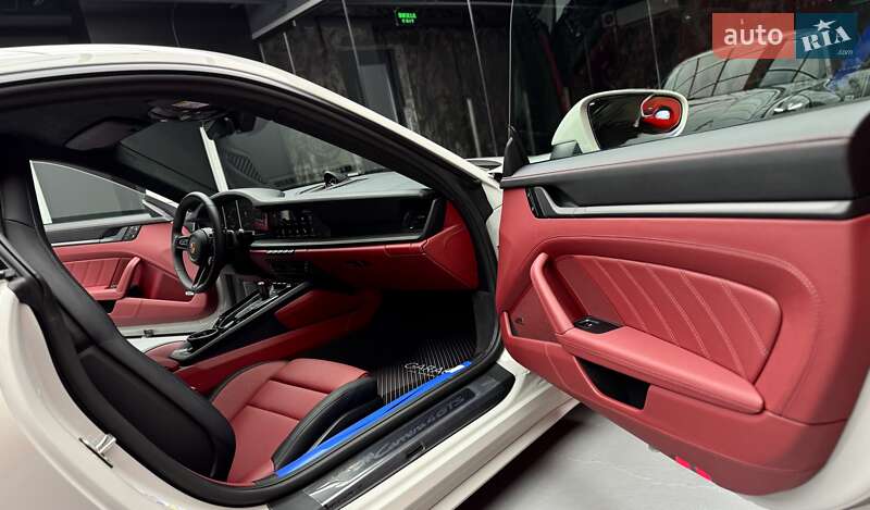 Купе Porsche 911 2025 в Києві фото 35 Купе Porsche 911 2025 в Києві
