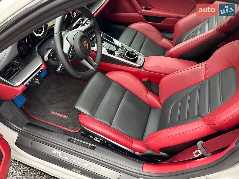 Купе Porsche 911 2024 в Києві фото 30 Купе Porsche 911 2024 в Києві