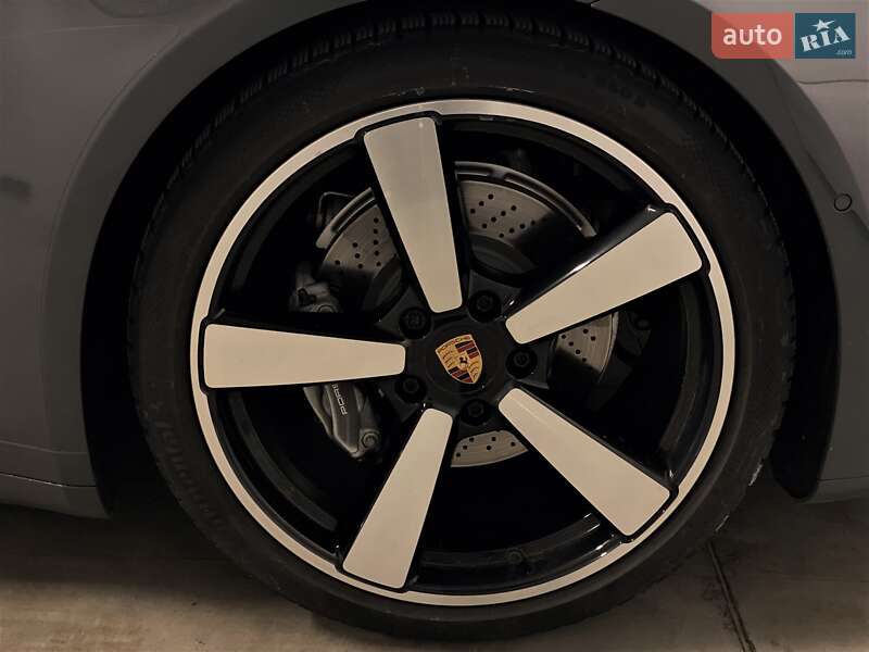 Купе Porsche 911 2025 в Киеве