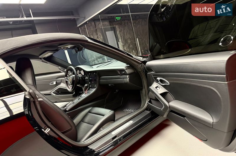 Кабриолет Porsche 911 2018 в Киеве