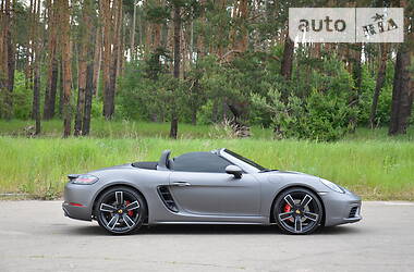 Кабриолет Porsche Boxster 2016 в Киеве