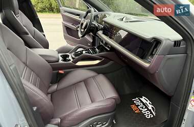Позашляховик / Кросовер Porsche Cayenne Coupe 2023 в 