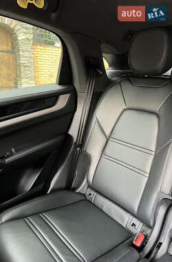 Внедорожник / Кроссовер Porsche Cayenne Coupe 2023 в 
